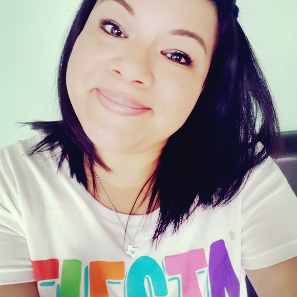 Meet your Posher, Lydia - Picture 1 of 1